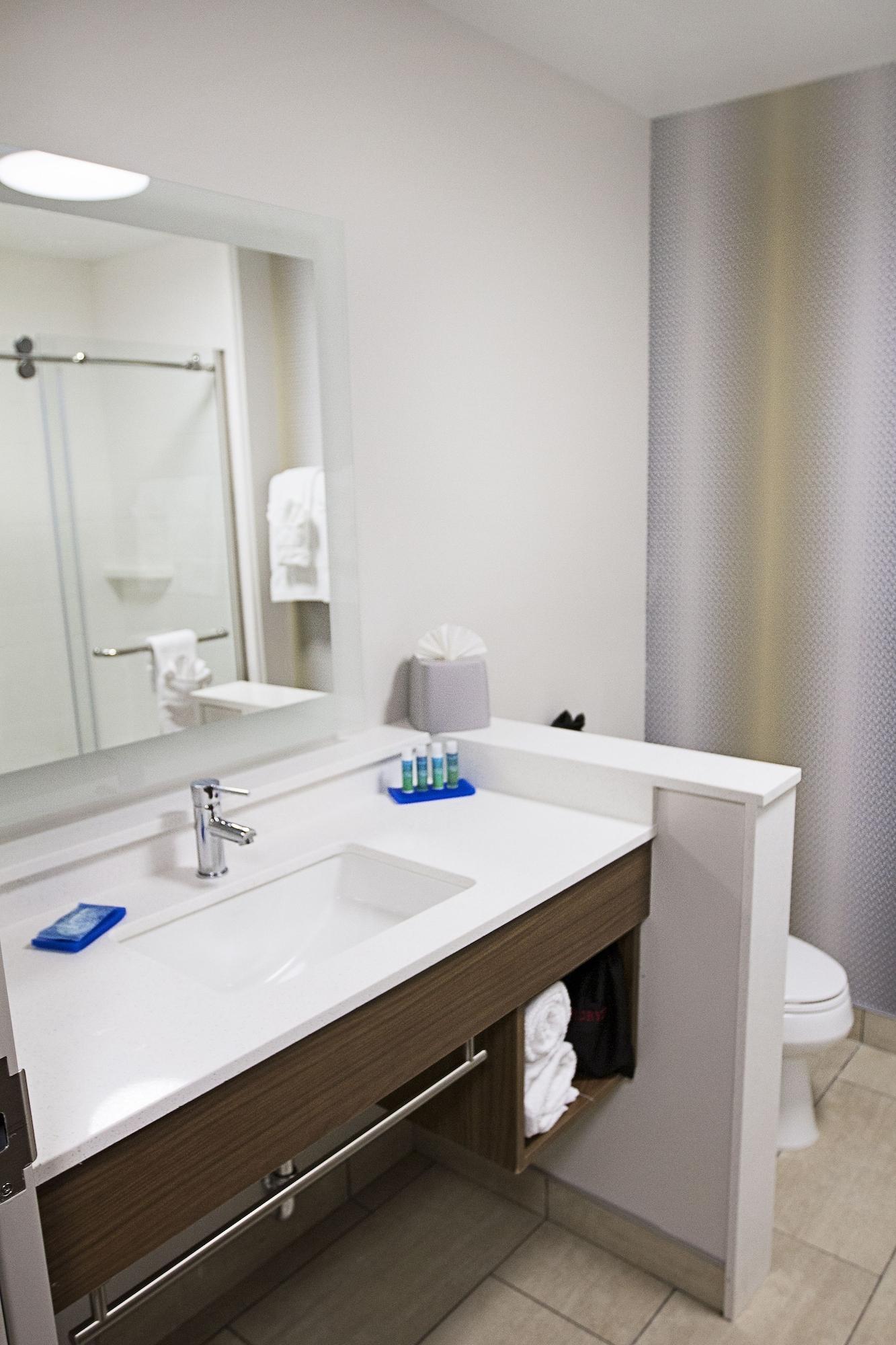 Holiday Inn Express & Suites Greenwood Mall By Ihg Kültér fotó
