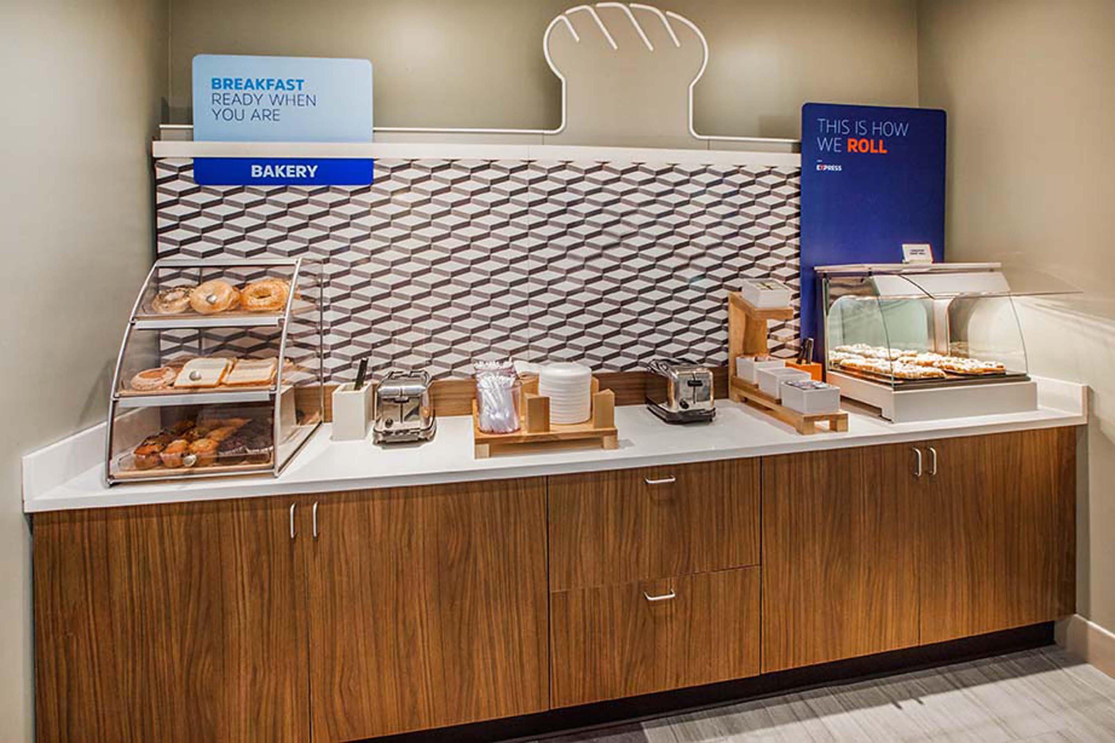 Holiday Inn Express & Suites Greenwood Mall By Ihg Kültér fotó